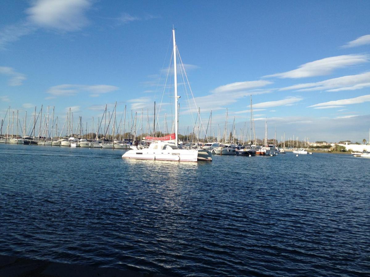 Studio - Les Pieds Dans L'Eau Agreable En Toutes Saisons 4 Couchages - Climatisation - Parking Prive - Piscine Sur Mer - Vue Magnifique Et Rare - Situation Optimum - Les Argonautes - Ile Des Pecheurs - Cap D'Agde Luaran gambar