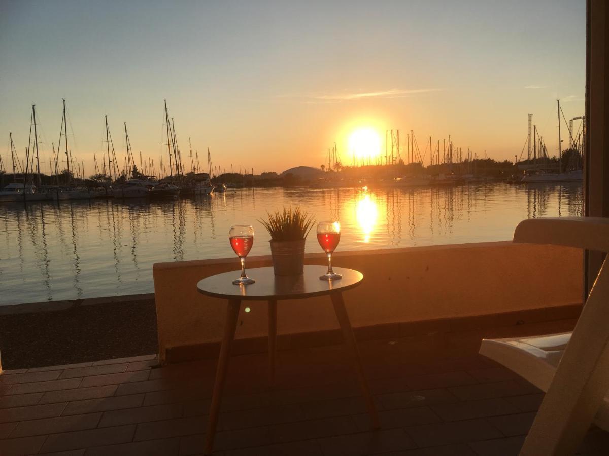 Studio - Les Pieds Dans L'Eau Agreable En Toutes Saisons 4 Couchages - Climatisation - Parking Prive - Piscine Sur Mer - Vue Magnifique Et Rare - Situation Optimum - Les Argonautes - Ile Des Pecheurs - Cap D'Agde Luaran gambar