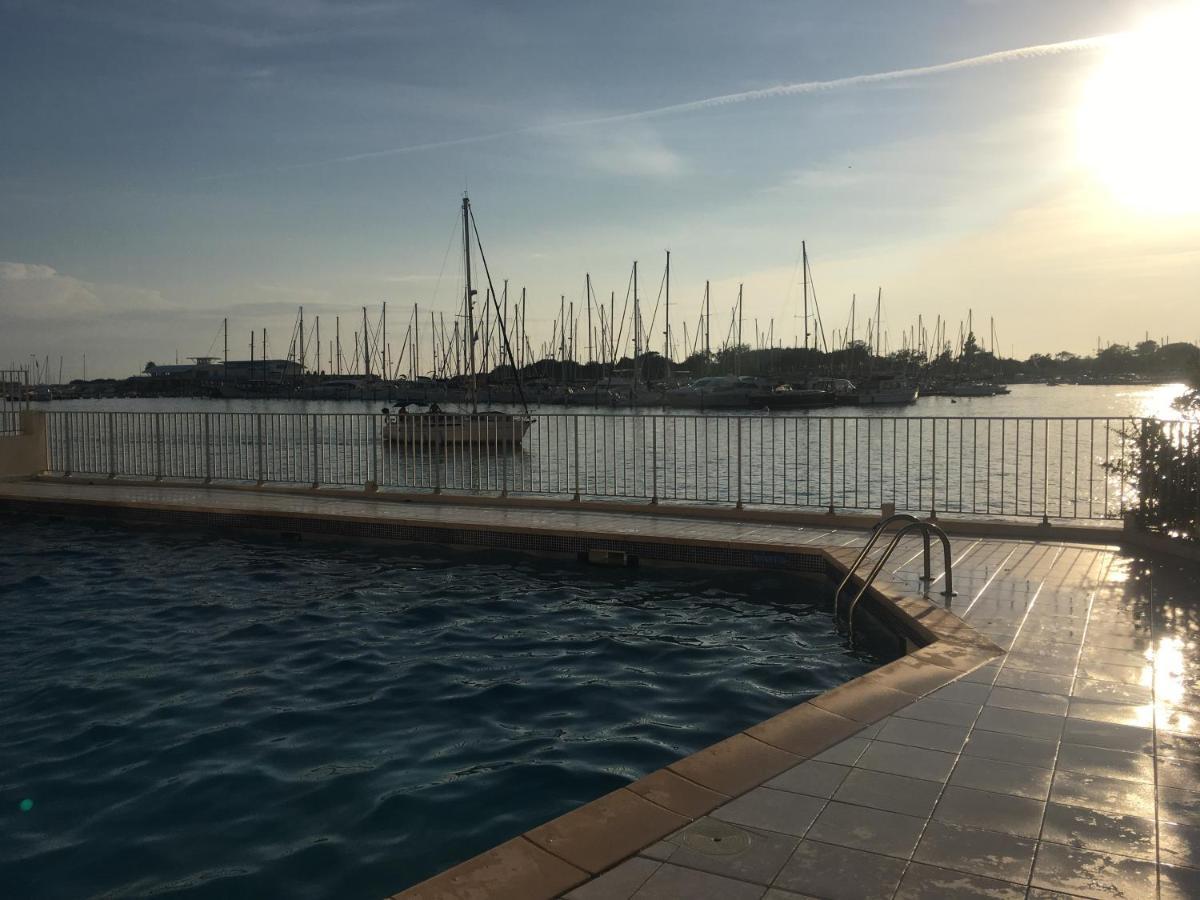 Studio - Les Pieds Dans L'Eau Agreable En Toutes Saisons 4 Couchages - Climatisation - Parking Prive - Piscine Sur Mer - Vue Magnifique Et Rare - Situation Optimum - Les Argonautes - Ile Des Pecheurs - Cap D'Agde Luaran gambar