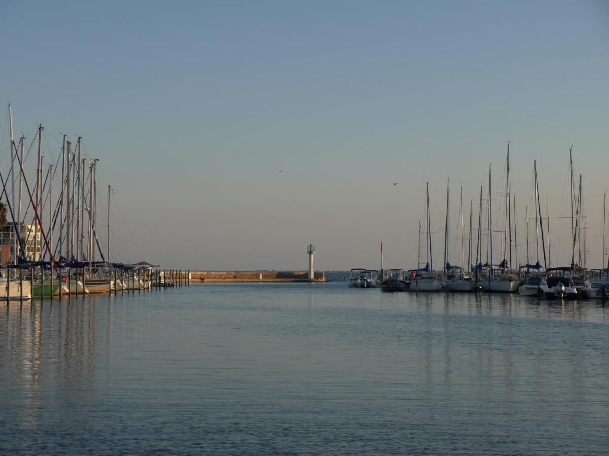 Studio - Les Pieds Dans L'Eau Agreable En Toutes Saisons 4 Couchages - Climatisation - Parking Prive - Piscine Sur Mer - Vue Magnifique Et Rare - Situation Optimum - Les Argonautes - Ile Des Pecheurs - Cap D'Agde Luaran gambar