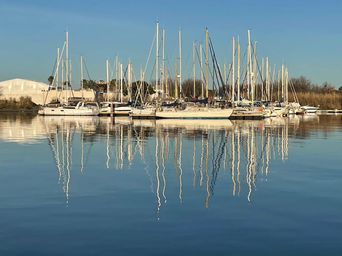 Studio - Les Pieds Dans L'Eau Agreable En Toutes Saisons 4 Couchages - Climatisation - Parking Prive - Piscine Sur Mer - Vue Magnifique Et Rare - Situation Optimum - Les Argonautes - Ile Des Pecheurs - Cap D'Agde Luaran gambar