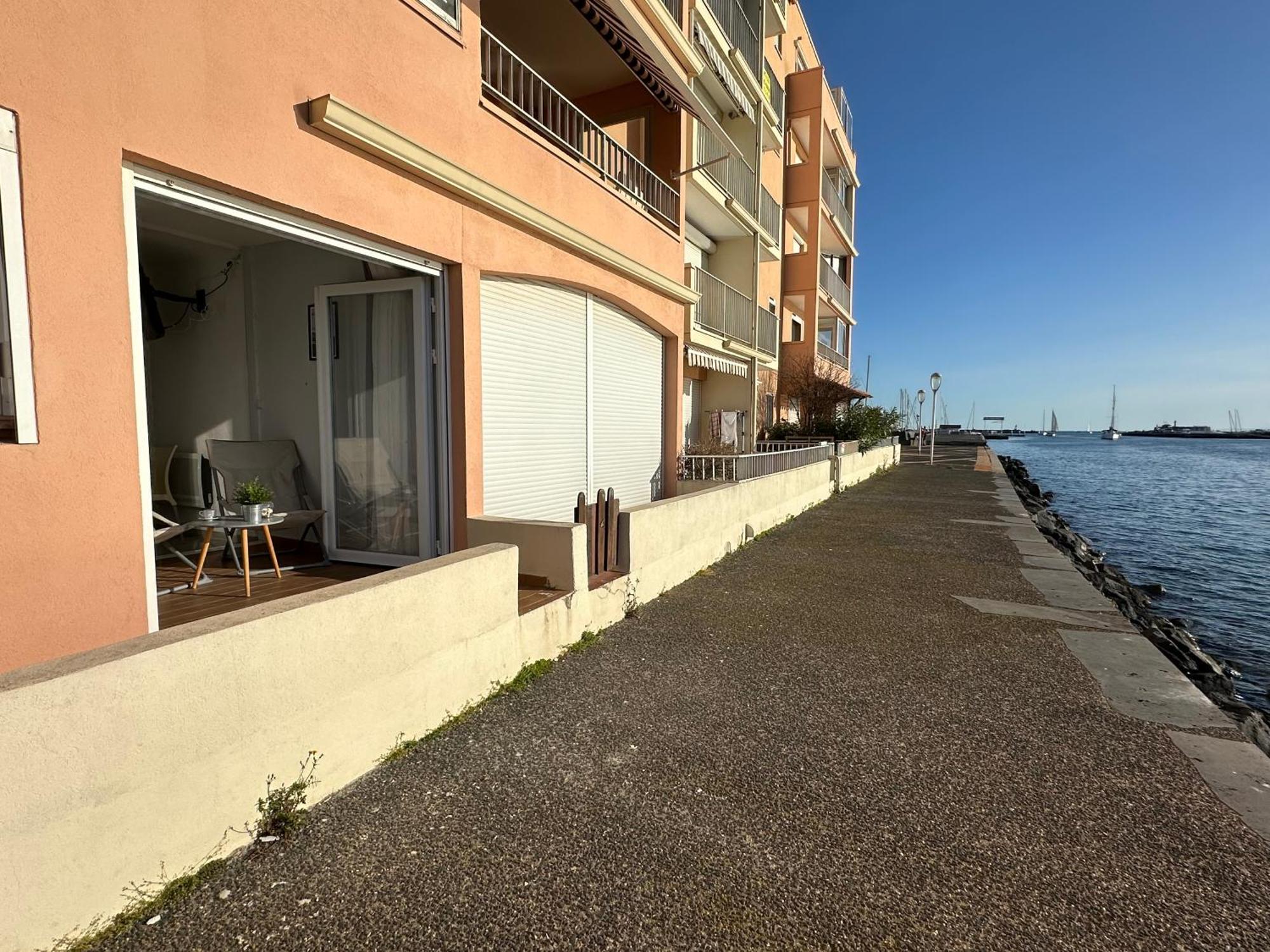 Studio - Les Pieds Dans L'Eau Agreable En Toutes Saisons 4 Couchages - Climatisation - Parking Prive - Piscine Sur Mer - Vue Magnifique Et Rare - Situation Optimum - Les Argonautes - Ile Des Pecheurs - Cap D'Agde Luaran gambar