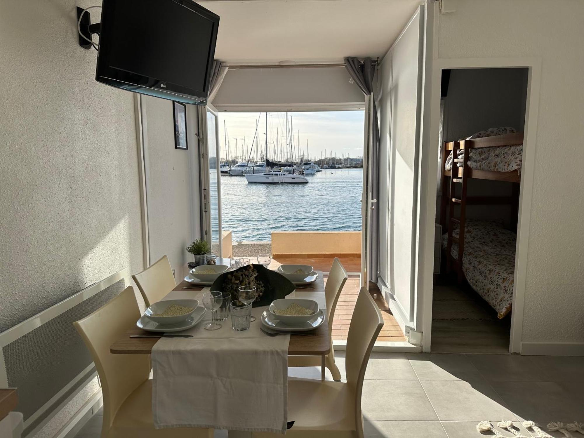 Studio - Les Pieds Dans L'Eau Agreable En Toutes Saisons 4 Couchages - Climatisation - Parking Prive - Piscine Sur Mer - Vue Magnifique Et Rare - Situation Optimum - Les Argonautes - Ile Des Pecheurs - Cap D'Agde Luaran gambar