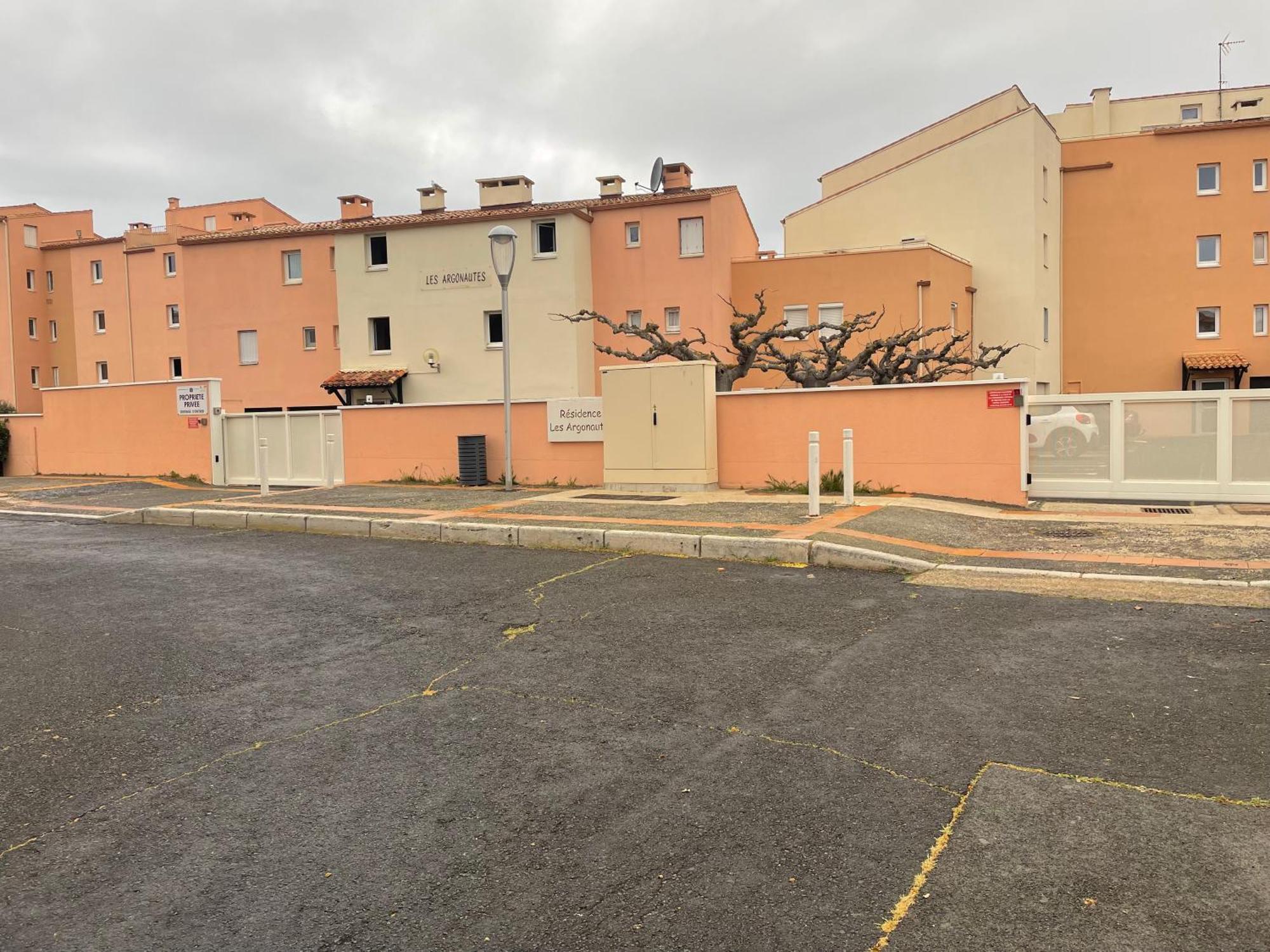 Studio - Les Pieds Dans L'Eau Agreable En Toutes Saisons 4 Couchages - Climatisation - Parking Prive - Piscine Sur Mer - Vue Magnifique Et Rare - Situation Optimum - Les Argonautes - Ile Des Pecheurs - Cap D'Agde Luaran gambar